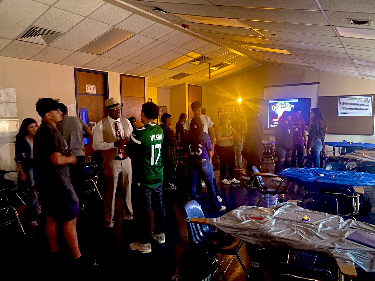 R_Benavides2's tweet image. I was invited to a US History class for a lesson on the Roaring 20s! Coach Churchill and his students nailed their roles. It was a blast stepping back in time and dancing the Charleston! #HistoryLesson #TimeTravelWithChurchill 
@DVHSYISD 
@DVBoysHoops 
@IvanCedilloYISD