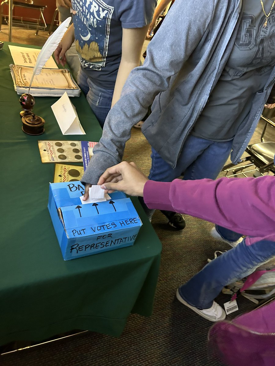 Students campaigning for class representative #civicduty #socialstudies #Republicanism #Elections <a href="/WylieISD_SS/">Wylie ISD SS</a> <a href="/WylieISD/">Wylie ISD</a> <a href="/McMillanJrHigh/">McMillan Junior High School</a>