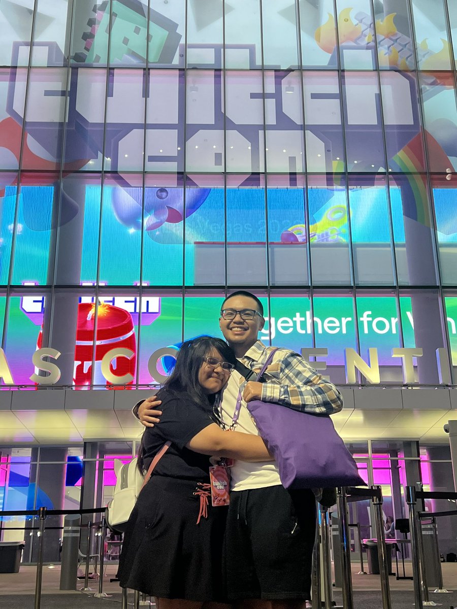 BurntTwinkies's tweet photo. TwitchCon Vegas 2023 https://t.co/7OVrIy3p1E