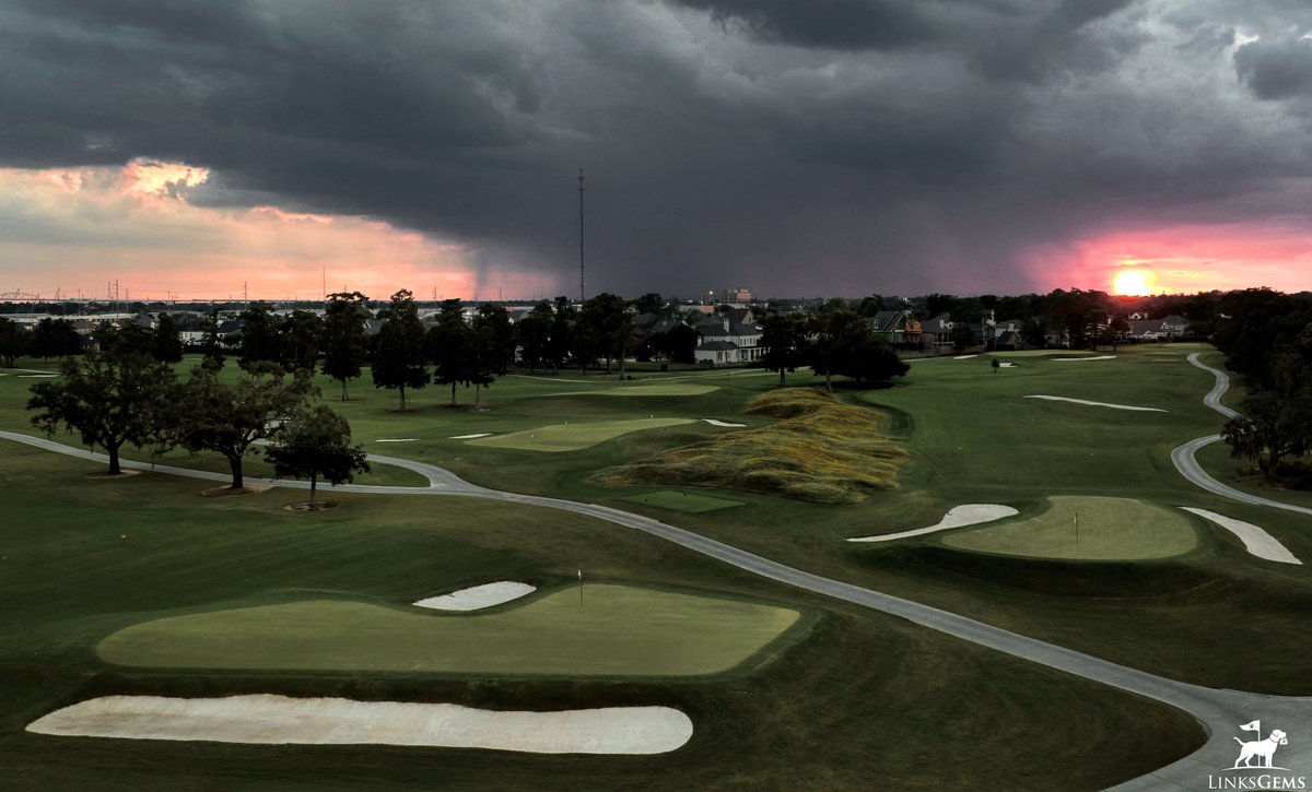 LinksGems's tweet photo. The many moods of Metairie - brewing thunderclouds, a sunset supercell, the calm after and a beautiful sunrise, all within a 12 hour period - add an interesting natural element to this classic Seth Raynor layout. https://t.co/3dMNI4pZEV