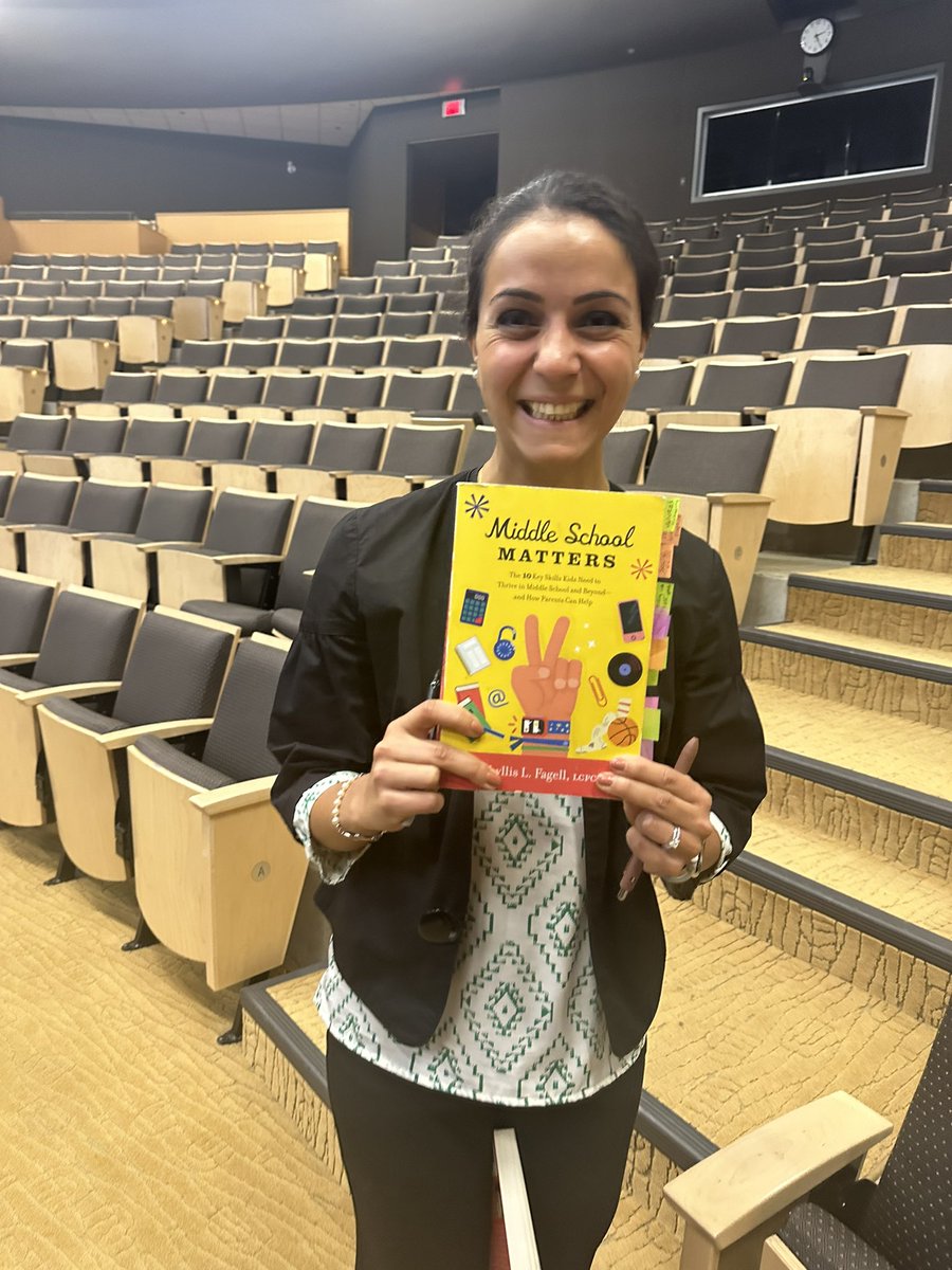 4 years ago, I was supposed to visit @Crofton_House to talk about MIDDLE SCHOOL MATTERS. Cue the pandemic. After giving 2 virtual talks in recent years, I finally made it to Vancouver! Loved meeting students, faculty &amp; parents in person &amp; talking about MIDDLE SCHOOL SUPERPOWERS!