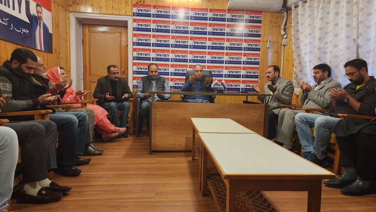 AmirRashidWani's tweet image. J&K Apni Party Convenes Special Meeting To Pray for Eternal Peace To Senior Leader & Media Advisor Farooq Andrabi's Mother*
#apnipartyonline #jammuandkashmirapniparty
@GHMir_ @Apnipartyonline @st_banihal @Naseershahbuch