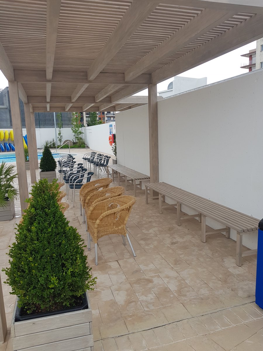 Instalacion de pèrgola de Bigas laminadas, y complementos en la zona del Parque acuatico del Hotel Taurus de Pineda de Mar.
Aplicacion de lasur color Gris Piedra.
fustmar.com