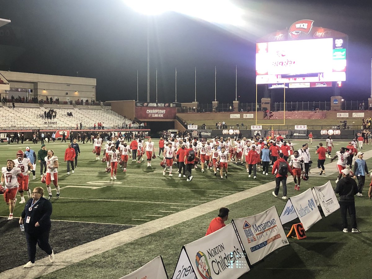 JBB23Ocho's tweet image. Flames win! #fanem #RiseWithUs