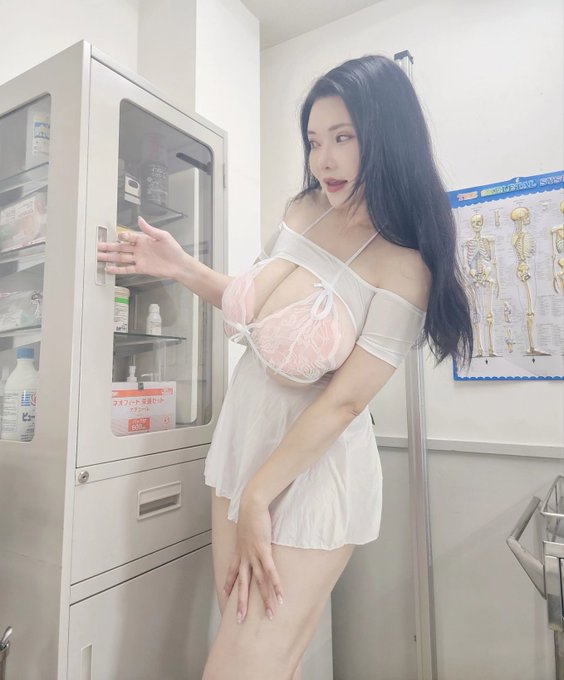 2 pic. おしりですか？おっぱいですか？?

https://t.co/x1w6omLx7m https://t.co/SnXsL33zsu