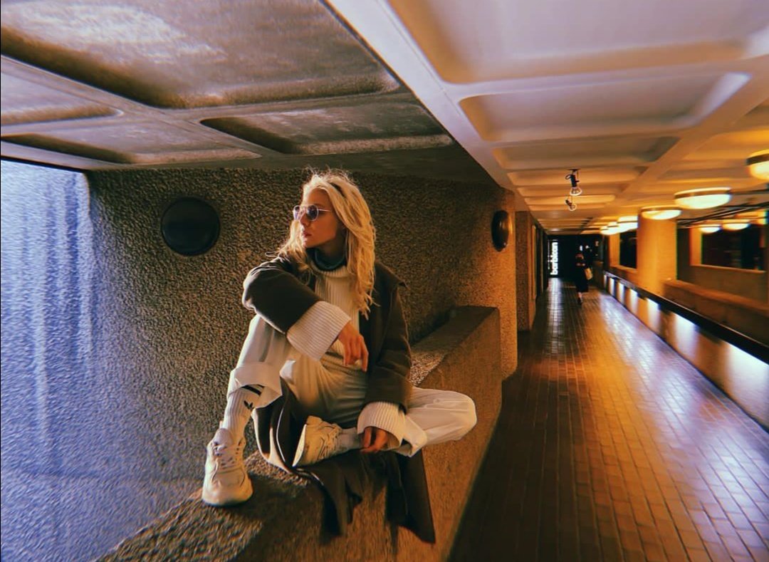 бежать, не чувствуя под ногами опоры.
⠀