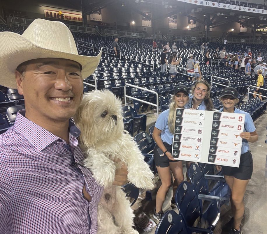 LarryChiang's tweet image. In baseball, basketball and football, the jargon is 

2-way player

The “#insideBaseball” terminology for technology entrepreneurship for being great at engineering and scary good at selling is 

‘Tech Sales’

#cs183b Lec 2, #cs183d, CS 183s

Engineering degree + sales