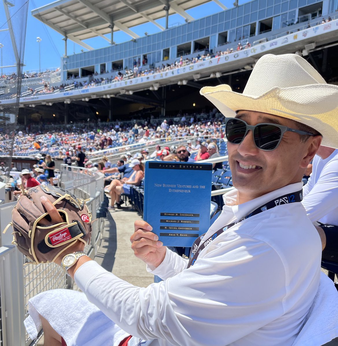 LarryChiang's tweet image. In baseball, basketball and football, the jargon is 

2-way player

The “#insideBaseball” terminology for technology entrepreneurship for being great at engineering and scary good at selling is 

‘Tech Sales’

#cs183b Lec 2, #cs183d, CS 183s

Engineering degree + sales