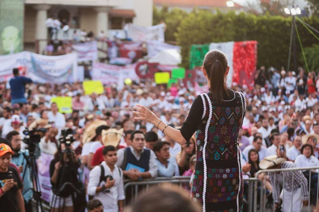 Yatzin_Castro23's tweet photo. #TiempoDeMujeres
Es tiempo de @Claudiashein 
#MexicoConClaudia
#ClaudiaPresidenta2024 🇲🇽

Sigamos #SumandoConClaudia 
@SumaSociedad 
#MovisolConClaudia
#MovisolAC https://t.co/DSQvO0d2F6