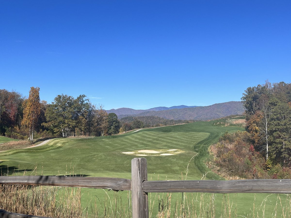 Wswick's tweet image. Zoysia fairways treated with @SimplotTurf fall color program are  absolutely glowing @SequoyahGolf in #westernnc #colorpack #simplot @AustinGrimshaw