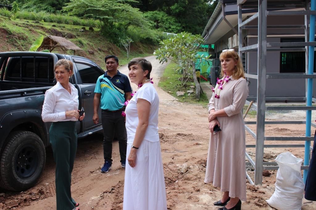 AusAmbBKK's tweet image. The Asia Centre Foundation offers children in Phuket vital education &amp;amp; training opportunities. 

The 🇦🇺 embassy has been proud to support ACF over the years through our #DirectAidProgram. Founder Roelien Muller showed us around their impressive education facilities.