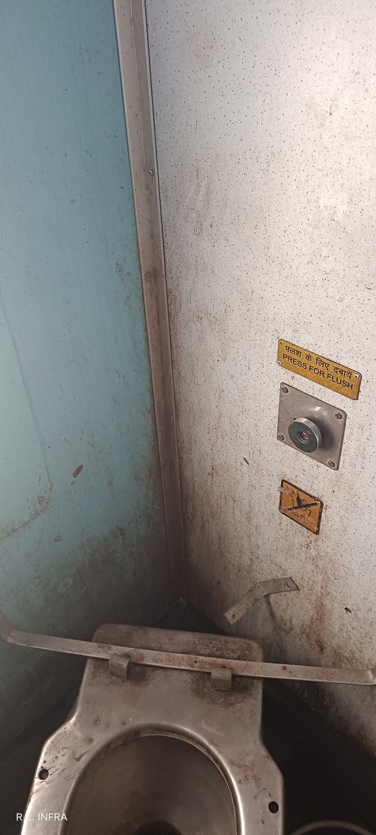 its_ss_Rajput's tweet photo. @RailMinIndia 
डियर रेलवे,हम जानते है की आप भारतीय रेलवे को आधुनिक बनाने का अच्छा प्रयास कर रहे है। 
फिर भी हम ये चाहेंगे की आप वर्तमान में चल रही ट्रेन के gen कोच को सही व वयवस्तित करे। 
धन्यवाद कुछ तस्वीरे डाल रहा हु, कृपया ध्यान दे।
 Train no :- 19416

शुभचिंतक भारतीय रेलवे https://t.co/7rzU0wi8kp