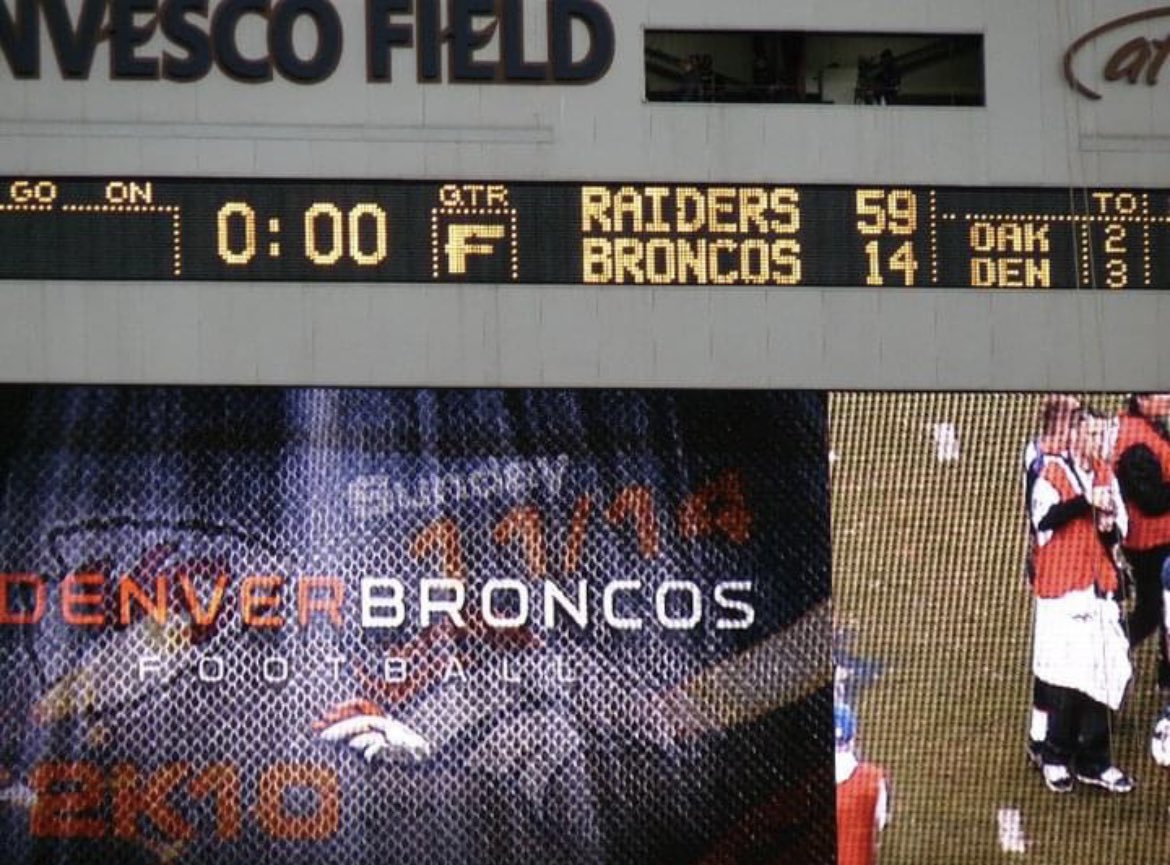 chriszito's tweet photo. @Oaklraiders1976 I was at this game!  Amazing! https://t.co/G1QLuPKyti