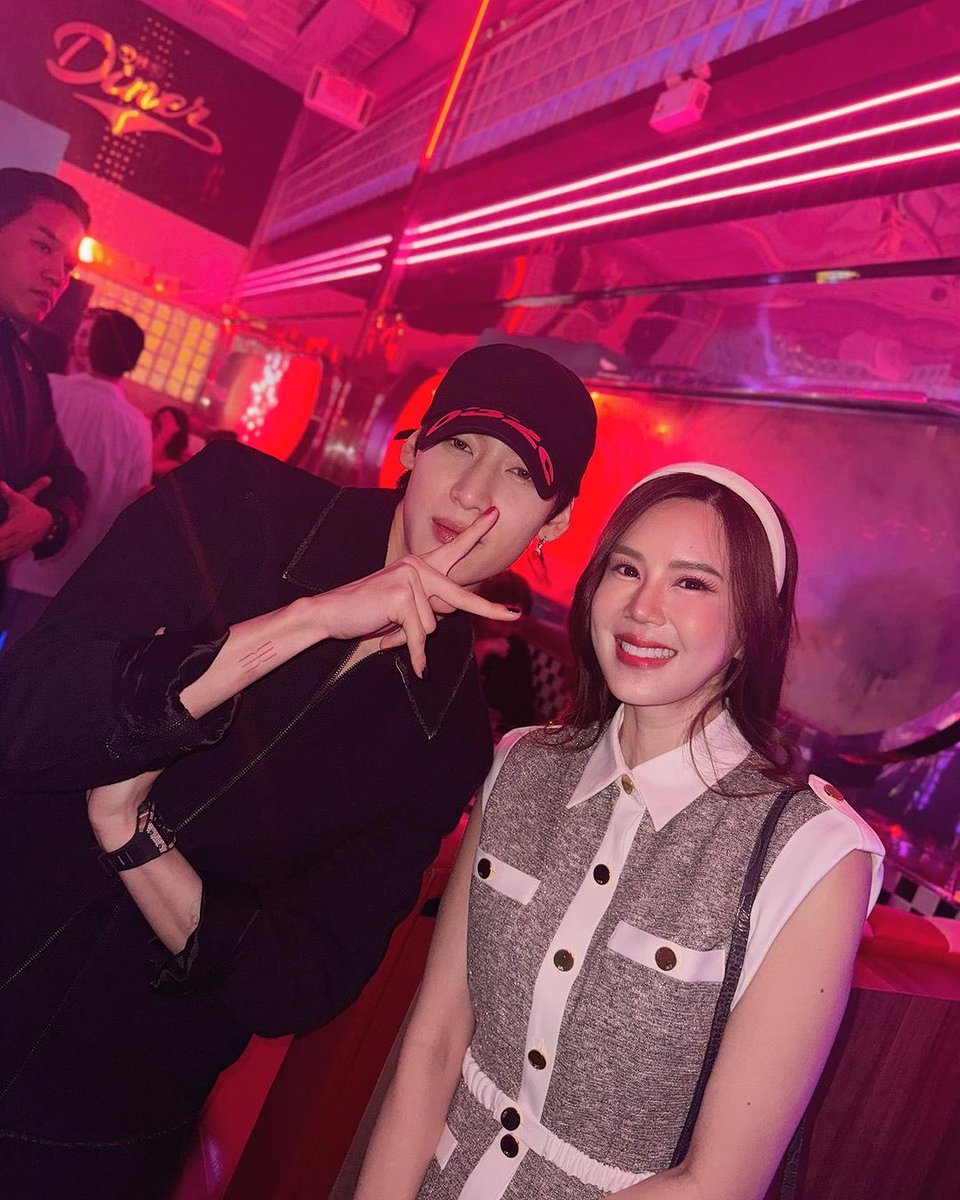 aeiaoey's tweet photo. น้องแบมและพี่เจี๊ยบ รูปนี้หล่อมากกกก
@BamBam1A #BamBam https://t.co/VNFjuQTiFk