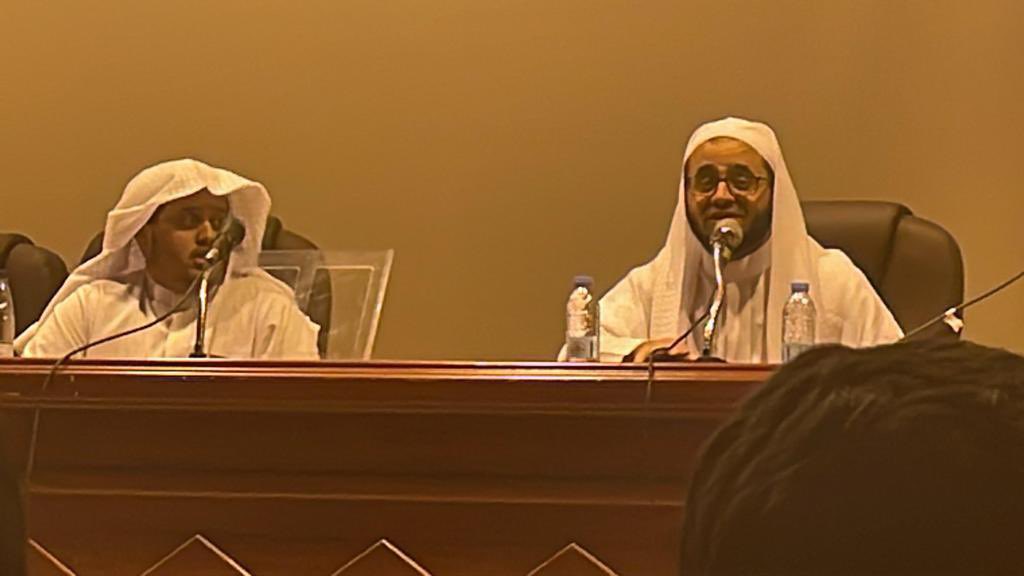 من لقاء اليوم ويدير اللقاء أ. صالح الزويهري رئيس النادي مع الشيخ د . بدر الفهمي