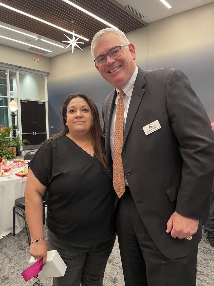DrDavisHR's tweet photo. Congratulations Susan on 25 years with CFBISD. https://t.co/DIFXyuUM84