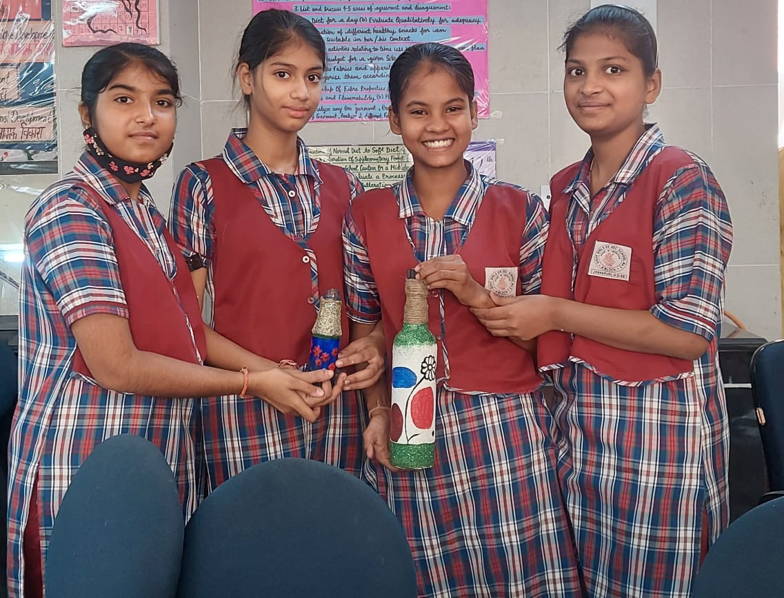 'Creativity is making marvelous out of the discarded.'
Craft activity- 'Bottle decoration' was conducted in our school.
Students participated with lot of enthusiasm & got felicitated in the Assembly by HOS Ms. Ritu Nangia Ma'am.
#CraftActivity
#BestOutOfWaste