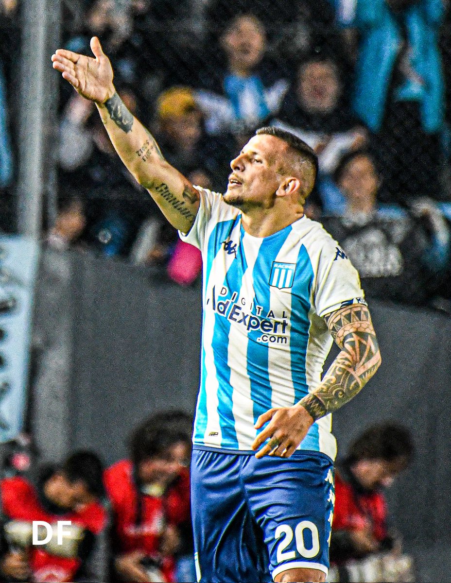 DatafutbolPR's tweet photo. "Le agradezco a Dios por esta oportunidad. Fue un año largo sin jugar. Por decisiones tecnicas no lo hice antes y se hizo todo más largo. Sabía que en algún momento se iba a dar".

🎙Emiliano Vecchio, luego del partido vs Boca. 

#emilianovecchio #racing #copadelaliga https://t.co/JjfSMG04xD