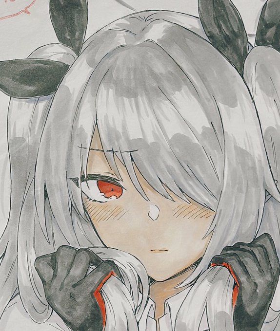 小学生の頃からデジタルだったからアナログ下手で...
コピック初心者なのだけど、夫が昔コピック使ってたらしく混色教えて貰いながら塗りました🙇‍♀️

イオリの肌の色がねえ!てなったとき指導の元、薄い紫(BV000)を下塗りし肌色(E00)重ねてグレー(N1)で影つけたらちゃんと褐色になった...… 