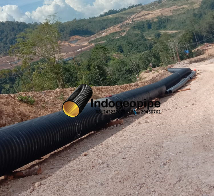 indogeopipe's tweet photo. Pemasangan Pipa HDPE Spiral Indogeopipe sebagai Drainase pada Konstruksi Tambang Terbuka. https://t.co/xahEySkWBh