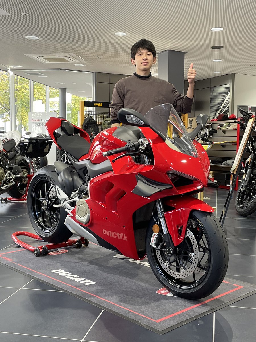 【納車おめでとうございます✨】中古車 PanigaleV4sを納めさせて頂きました！素敵なドゥカティライフをお楽しみください📷#ドゥカティ #ドゥカティ京都 #DUCATI #DUCATIKYOTO #PanigaleV4s #パニガーレ #納車 #バイク好き #新車 #中古車 #即納車 #バイク