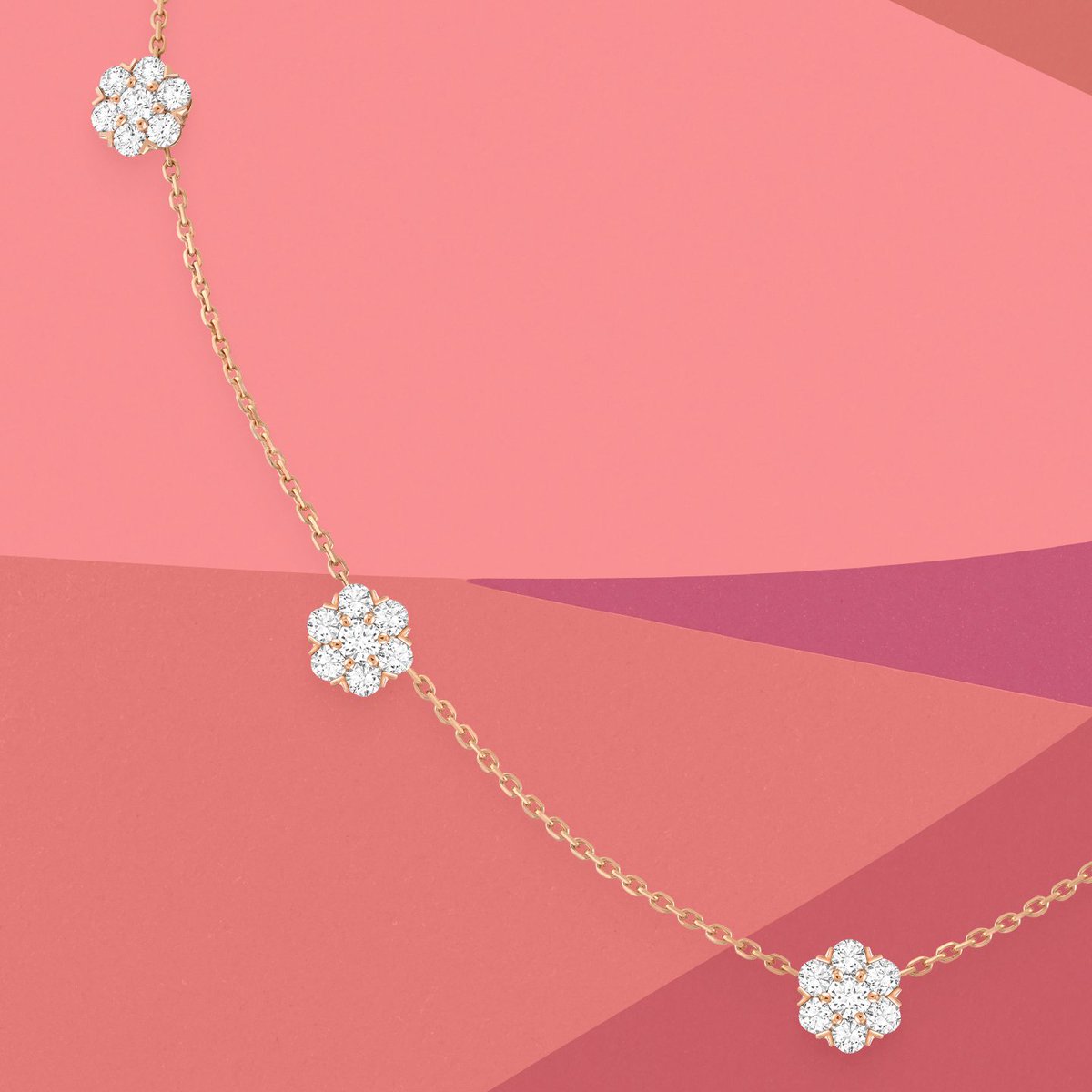 vancleef_japan's tweet photo. まばゆく輝く〈フルーレット コレクション〉の新作が登場。ローズゴールドの柔らかな温かみとダイヤモンドのきらめきが、時代を超越するエレガンスを創りだし、シルエットを引き立てます。
#VCAFleurette #VCAdiamond #VanCleefArpels #diamonds #新作
イラスト:ジェレミー・フィッシャー