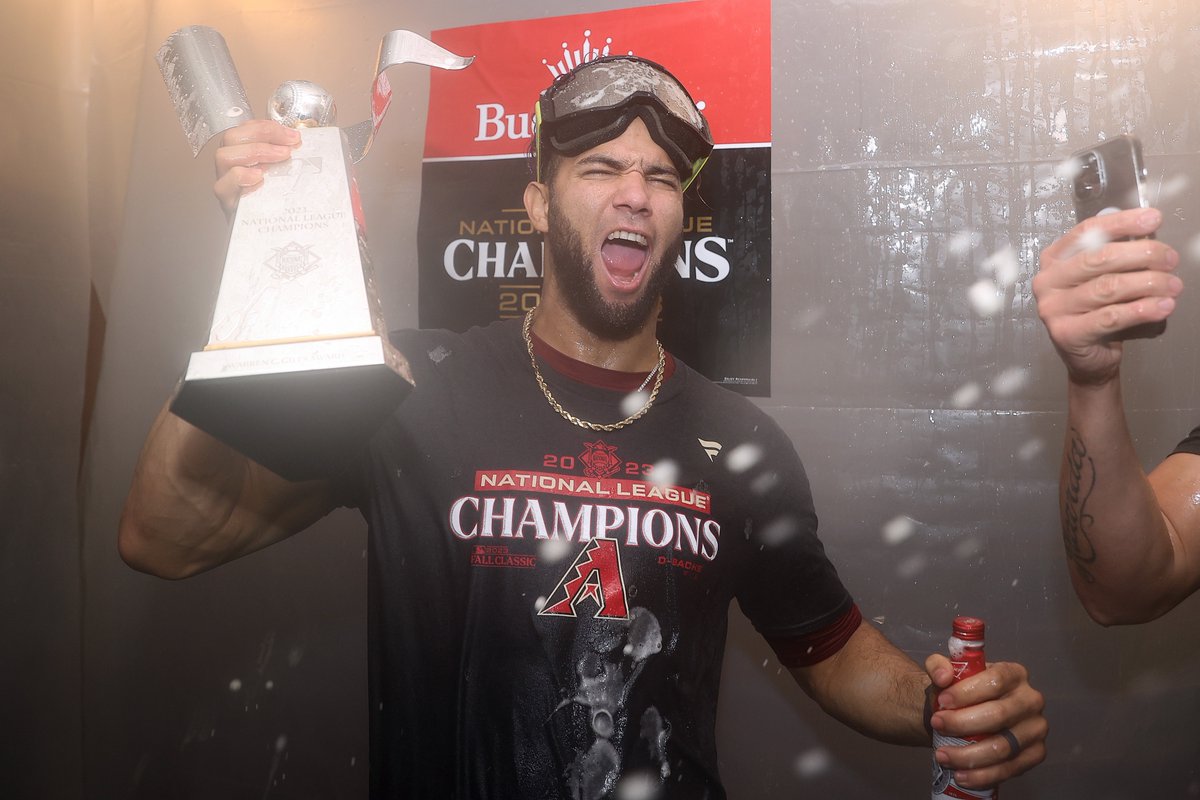 MLB's tweet photo. Celebrate like you just won the pennant, @Dbacks. #CLINCHED https://t.co/pXslgUeweT