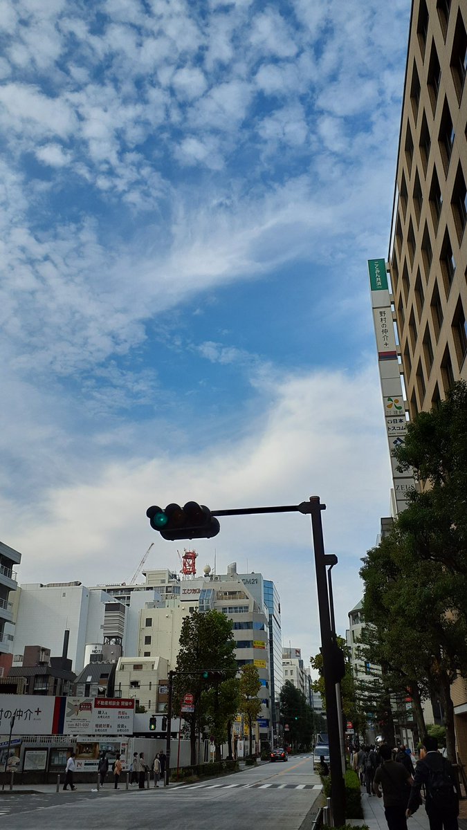 RE_days_'s tweet photo. こんにちは！
今日の #横浜 はくもりです☁️
今日は #リクエストの日 。 
ドイツ放送局のラジオで、初めてリスナーからのリクエスト曲を放送した日だそうです📻️
午後からもよろしくお願いします！ 

#企業公式つぶやき部 
#企業公式夏のフォロー祭り
#イマソラ 
#企業公式が毎朝地元の天気を言い合う https://t.co/uQe6xj67E3