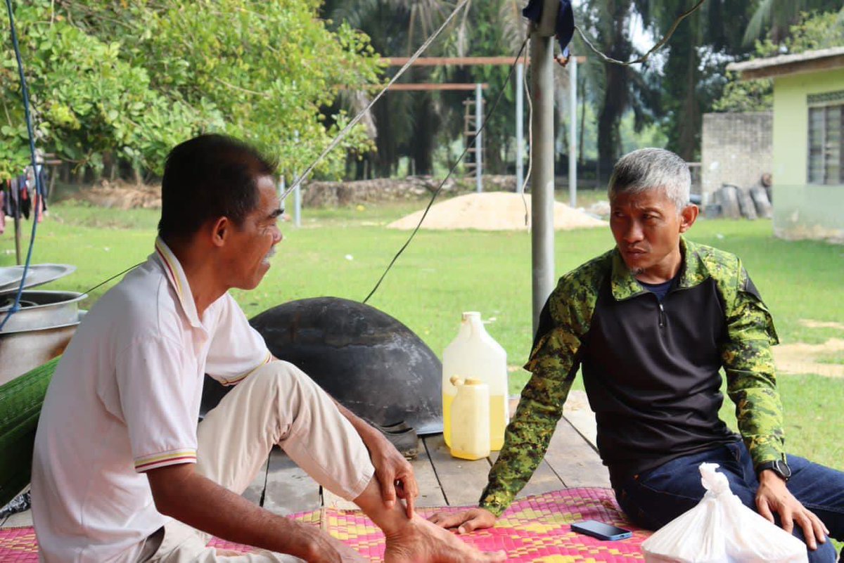 YBrs. TPjR Khairul Aswadi Bin Kamarudin dan Pegawai-Pegawai RELA Negeri Pahang.

Datuk KP memberikan kata-kata semangat dan sokongan moral kepada semua anggota yang terbabit.

Lawatan kebajikan bertujuan sebagai tanda keprihatinan yang menitikberatkan kebajikan anggota RELA .