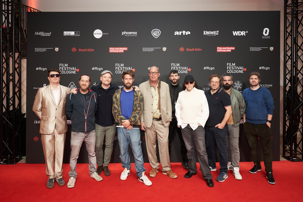 "Vienna Calling" DE Premiere - Filmpalast Köln
@esrapofficial <a href="/gasmacgilmore/">Gasmac Gilmore</a>
Foto (c) Michelle Magulski | @thesewaters_
.
.
#gutlauninger #80s #austropop #indiepop #koeln #filmpalast #viennacalling #cinema #cologne #film #filmfestival #musicdocumentary #documentary