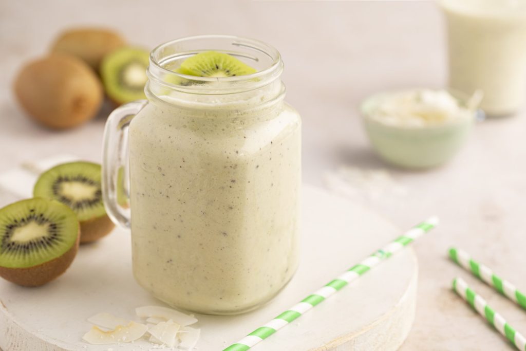 reference_sport's tweet image. La consommation d'un shake protéiné avant le coucher peut en fait apporter des bienfaits supplémentaires pour la santé ! Si la croissance musculaire est votre objectif, la nutrition de nuit pourrait vous permettre de gagner du temps pendant votre sommeil !