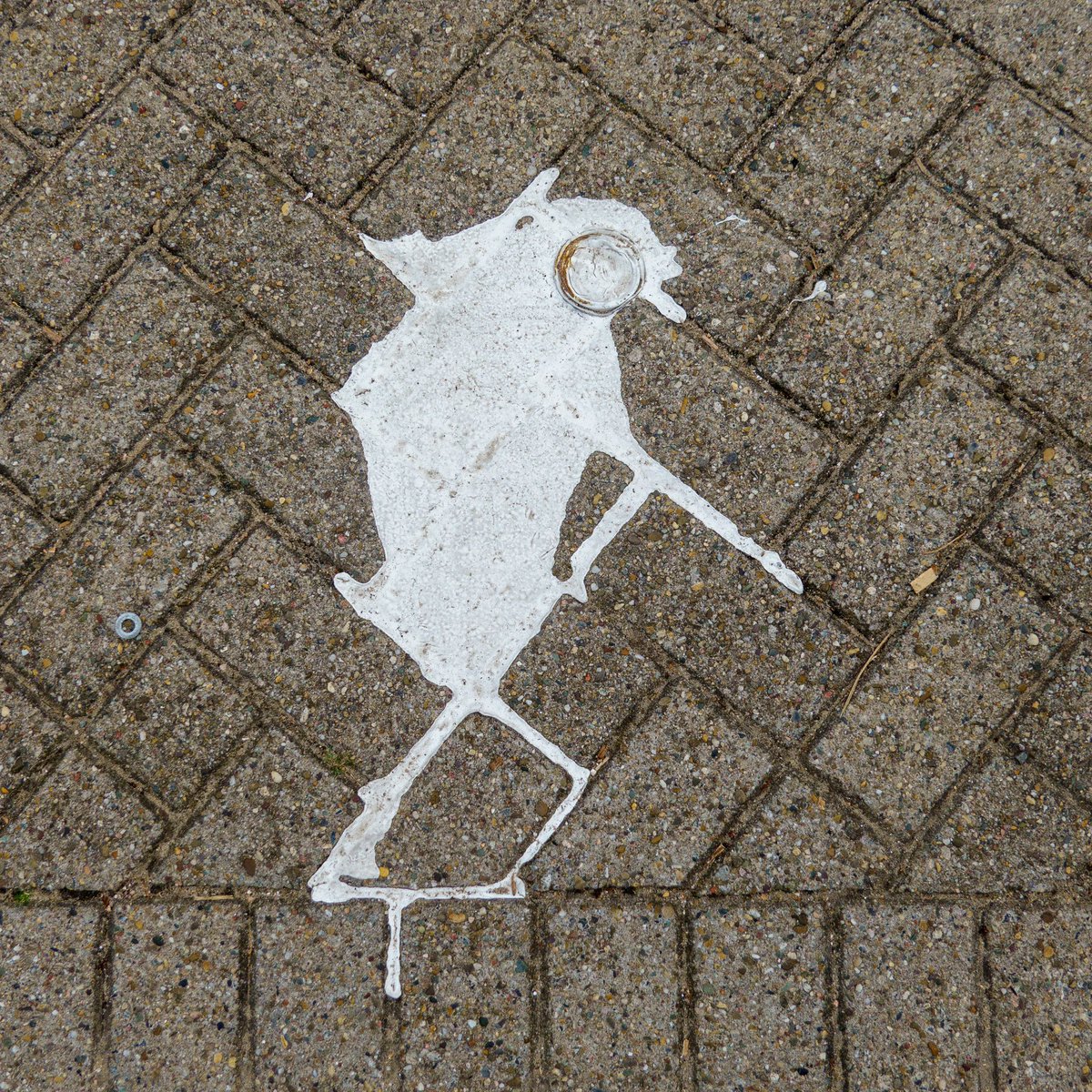 richardstomp's tweet photo. Rorschach meets the streets: wat zie jij in deze vlek?
#straatjutten #Rotterdam
Ideeënstarter: breng iets naar een andere context. https://t.co/6V8ykxFu6A
