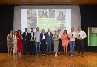 Discapnet's tweet photo. ¡Celebramos la inclusión laboral en la Región de Murcia! 🏆 @PlenaMurcia 

Empresas comprometidas con la diversidad han sido premiadas por su valiosa labor. 
Un aplauso a quienes creen en un futuro más inclusivo. 👏 #InclusiónLaboral #PremiosLaurel2023 
https://t.co/A3izJr8oN7 https://t.co/iSr0XKVYGS