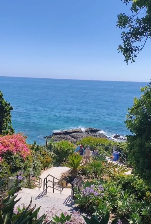 The sea is so deep and the sky is so blue, expanding the boundless imagination space, making people feel undistracted, as if they can relieve their worries and pressure.