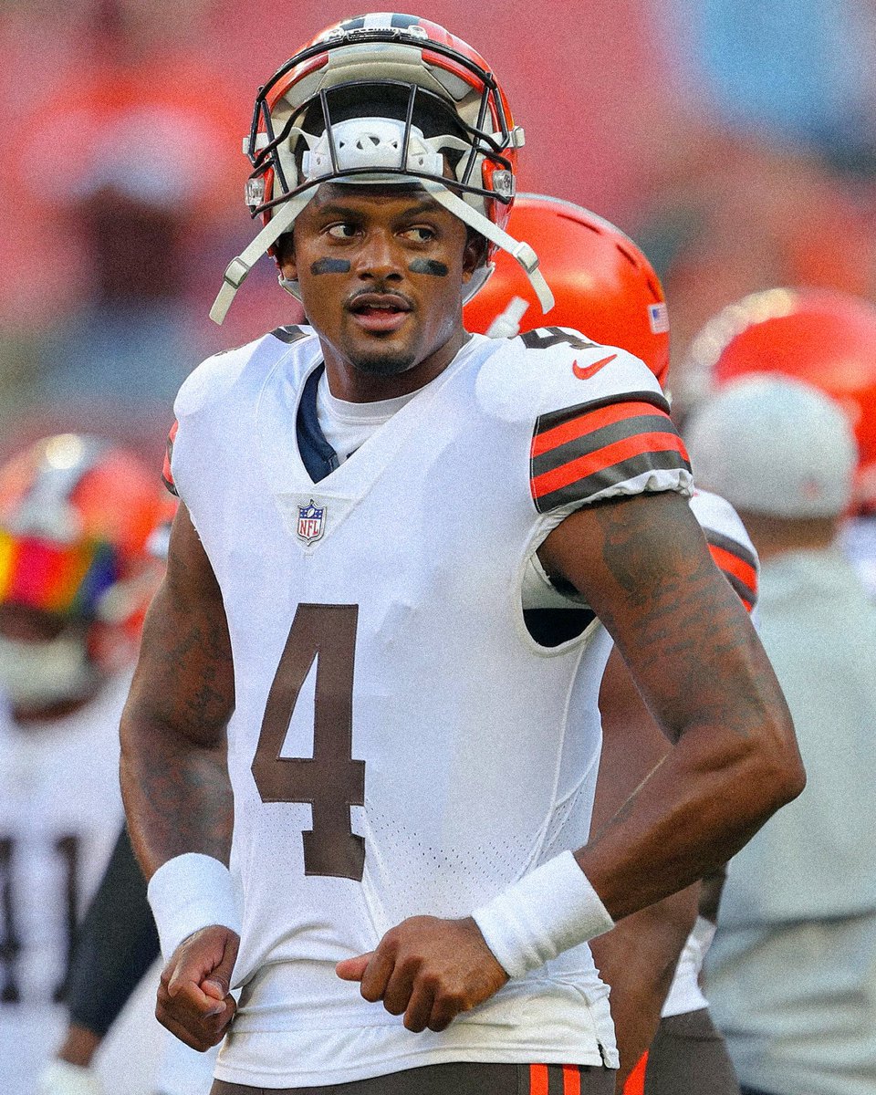 jasrifootball's tweet photo. 𝗧𝗥𝗘𝗡𝗗𝗜𝗡𝗚: Former #Browns QB Brady Quinn takes a huge shot at Deshaun Watson while in an argument with Watson’s personal QB trainer…

This happened after Quinn suggested that Deshaun Watson doesn’t want to play football anymore after getting paid.  

“How about we massage this conversation and get it to a happy ending? Does that sound satisfactory?”
