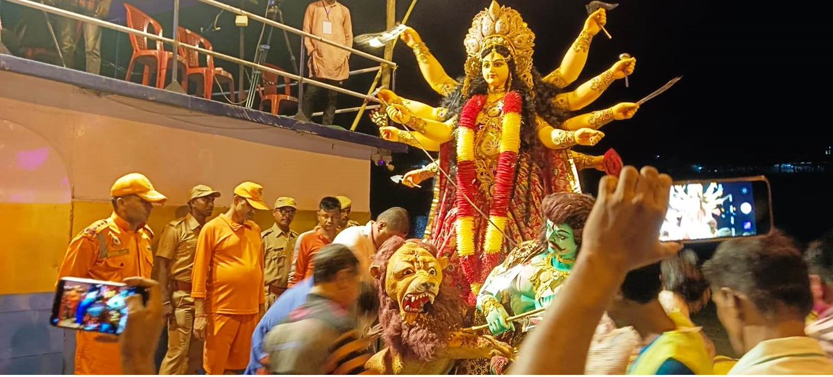 01NDRF's tweet image. #10_SAR teams #deployed for any #contingency during #Idol_Immersion in #Assam and  #Tripura 
🇮🇳#आपदा_सेवा_सदैव_सर्वत्र 
#Saving_lives_and_beyond
@NDRFHQ
@ANI
@PIB_Guwahati
@PragNews