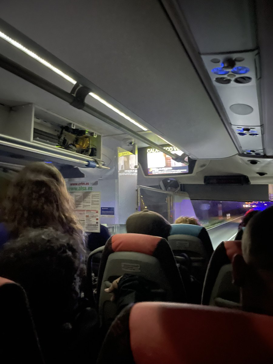 Otro día más la gente de pie en el 222 de #Meco a #Madrid seguramente ha sido así toda la semana, no lo sé he faltado por COVID en estas condiciones es muy fácil el contagio <a href="/AytoMeco/">Ayuntamiento de Meco</a> <a href="/IdiazAyuso/">Isabel Díaz Ayuso</a> <a href="/Alsa_autobuses/">Alsa</a> #transporteMadrid x.com/mariaubago/sta…