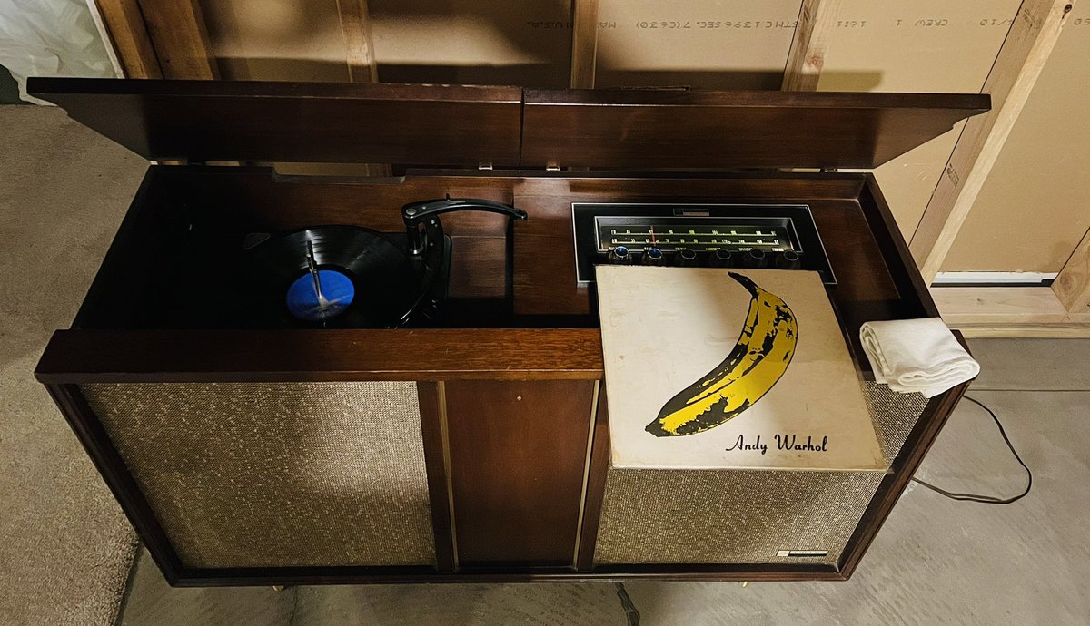 A perfect pair…

#VelvetUnderground #Vinyl #HiFi