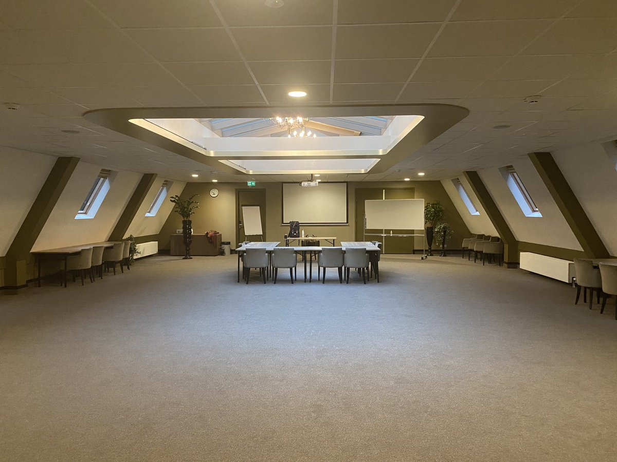 MarMatthijssen's tweet photo. Soms geef ik training op hele mooie plekken. Gisteren trainde ik vrijwilligers van een hospice in Egmond aan zee in dit goed verzorgde hotel. 
#trainingonderzoek #interviewtechnieken https://t.co/94fm9Z95Hg