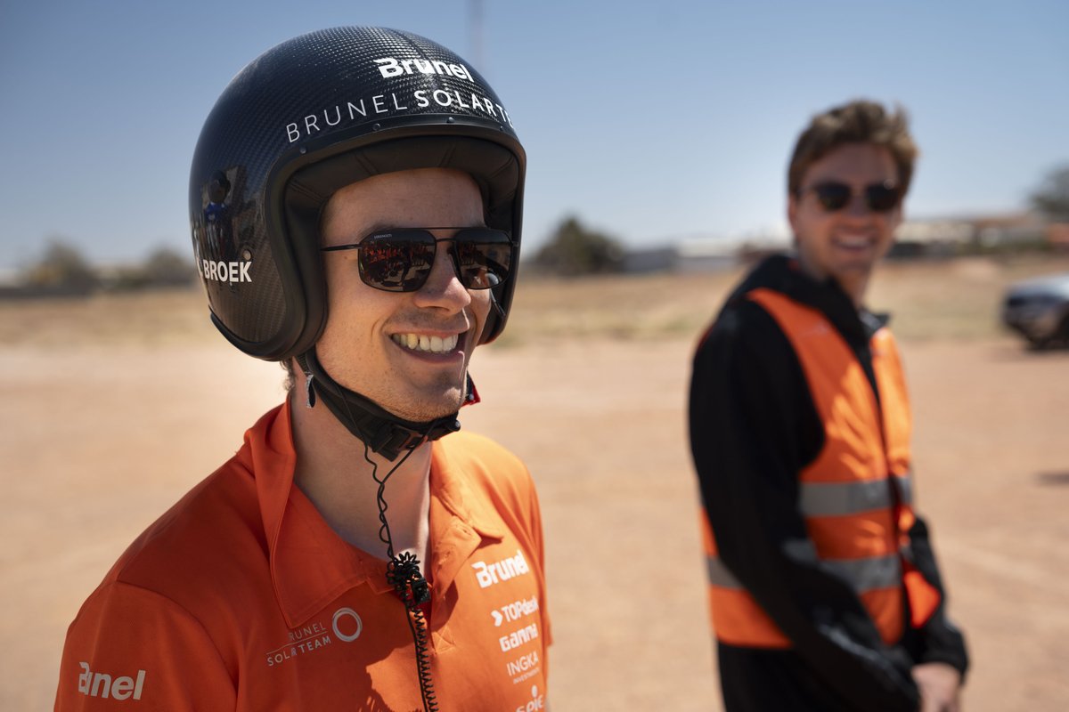 Driver Kees did a great job today keeping Nuna straight under challenging conditions! We're expecting the head wind to change into a side wind, so our experienced driver Dries is behind the wheel now #BWSC2023 #BrunelSolarTeam #Nuna12 #pushinglimits 📸@hapevv
