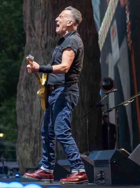 VLafora's tweet image. Bruce morning Paul &amp;amp; friends. Great video. Fantastic son.
📷 #ROBDEMARTIN
Bruce &amp;amp; E Street Band at @NPS_HydePark #London 
July 6, 2023