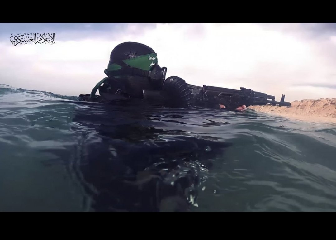 اخترق المجاهدون أمس صفوف العدو في (زيكيم) وهو في أعلى مستوى من الجاهزية والحشد والانتباه فأثخنوا فيهم قتلا، وقيل بوجود أسرى أيضا، وأخرجوا من فيها من المستوطنين (٢٥ ألف)
لا تعجب كيف فعل ذلك أربعة مجاهدين! لأنهم تأيدوا بأربعة آلاف من الملائكة بإيمانهم وصدقهم.
بس أخبروا باقي الجيوش!