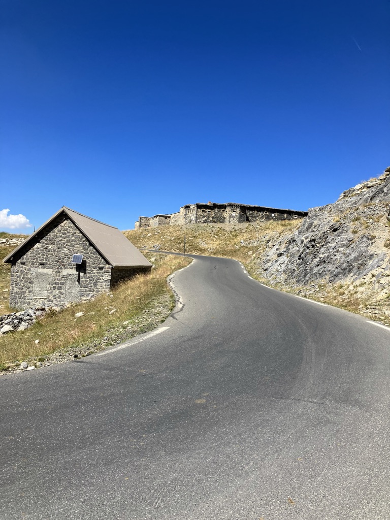 L'histoire du "lieu culte" du Tour de France 2024 bientôt dans Vélo Magazine.