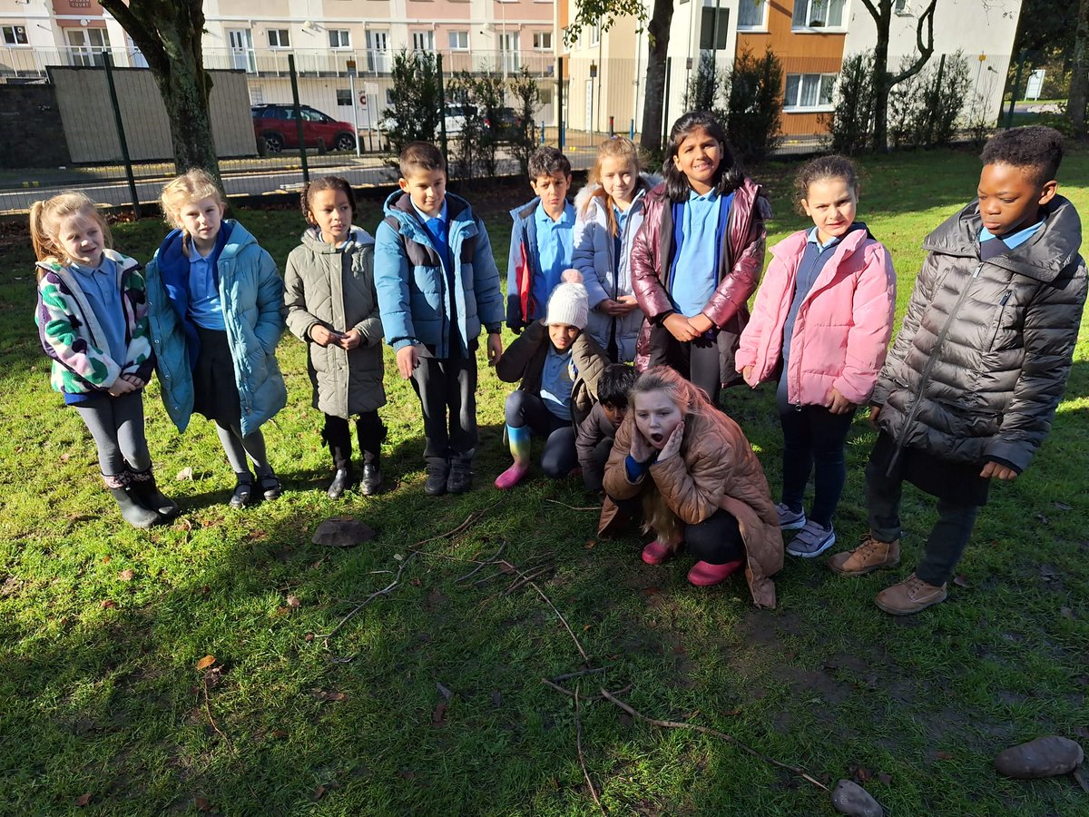 marys_rc's tweet photo. Another wacky Welly Wednesday with pupils from Blwyddyn 3/4 & 4/5. Great outdoor learning to support our topic.
#Ataleasoldastime
#Developingwellbeing
#Tudortreatments
#Skeletonscience https://t.co/FRnGRuNuF1