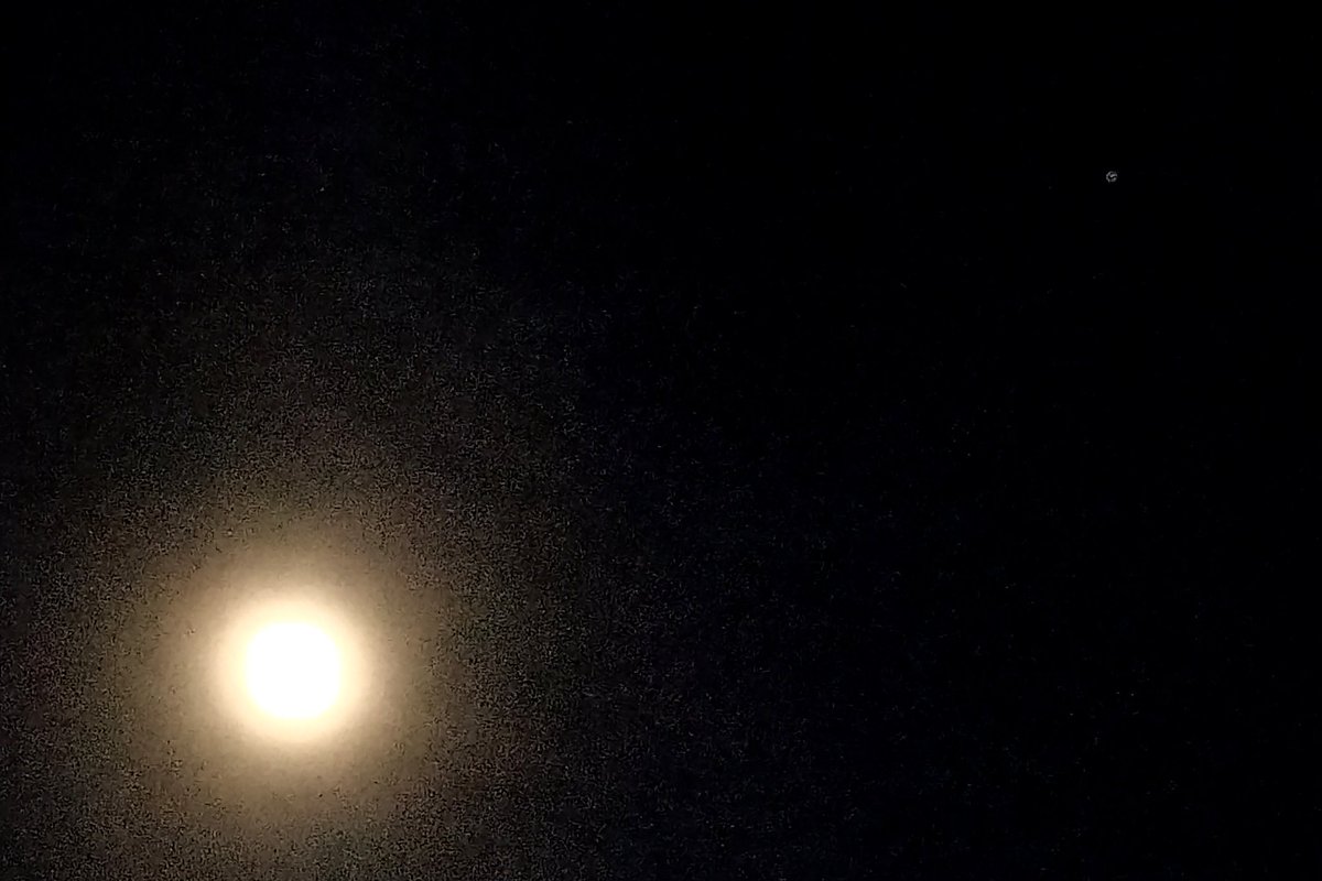 MlaStreetAstro's tweet photo. If you look up &amp; see the #Moon tonight, that bright object next to it (upper right) is the planet #Saturn.

#iloveastronomy🔭 https://t.co/LHEKFg472y