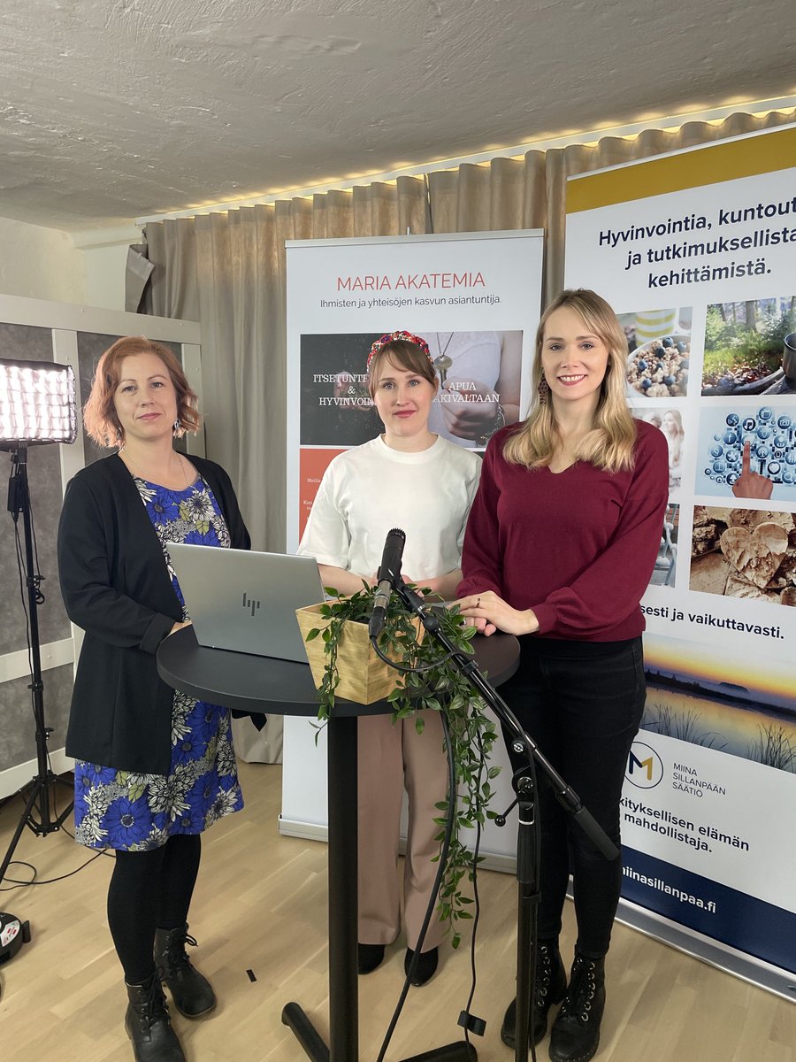 Kahdessa vuorossa - näkökulmia työn ja perhe-elämän yhteensovittamiseen webinaari käynnissä ⁦<a href="/MariaAkatemia/">Maria Akatemia ry</a>⁩ ⁦<a href="/MSillanpaan_sr/">MiinaSillanpääSäätiö</a>⁩ #Läheisenätyöelämässä hanketiimin luotsaamana