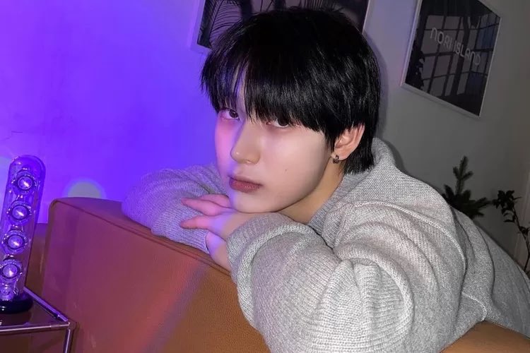 sunbussy's tweet photo. “someone pls teach me to behave” https://t.co/Mo3uJMkseI