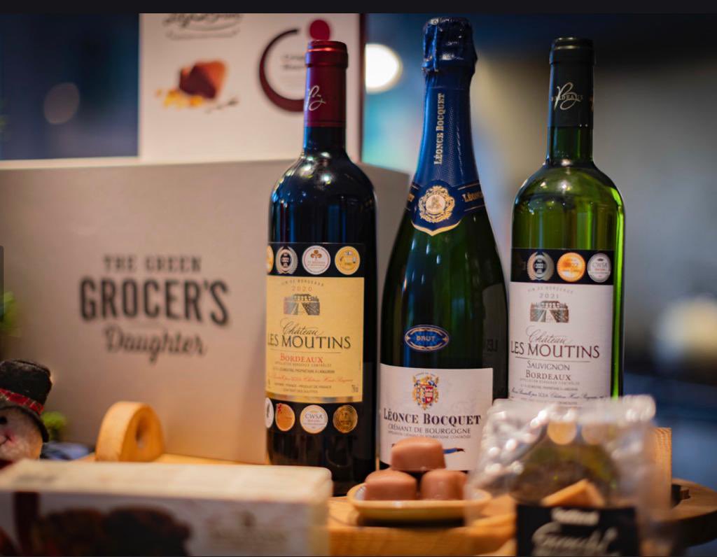It’s all in the details this festive season 🎁 

Let us take the stress off and do the ordering for you. 

📧sales@greengrocersdaughter.com
 ☎️ (086) 441 0822 
greengrocersdaughter.com

Delivery Nationwide, UK &amp; EU

 #finewines #champagne #treattheteam #treattheclients #hampers