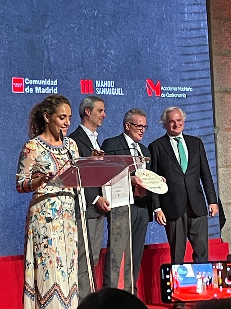 Ayer SUPRACAFE recibió el reconocimiento de la Academia Madrileña de Gastronomía en la entrega de sus premios 2023. Agradecemos a la Academia este reconocimiento por el que nos sentimos muy orgullosos y honrados. @supracafeesp
