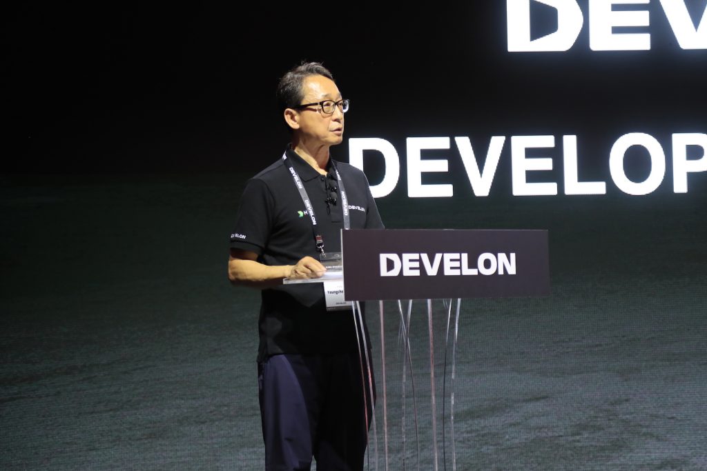 PMV_ME's tweet image. First Global Develon Day in Korea a success as Develon showcases facilities, new developments to global customers, including from Middle East 

Read here: zurl.co/78qw 
@Develon Europe @DEVELON North America  @Develon 
#develon #customerevent #constructionmachinery